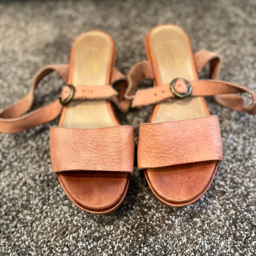 Seychelles Monogram Tan Leather Sandals